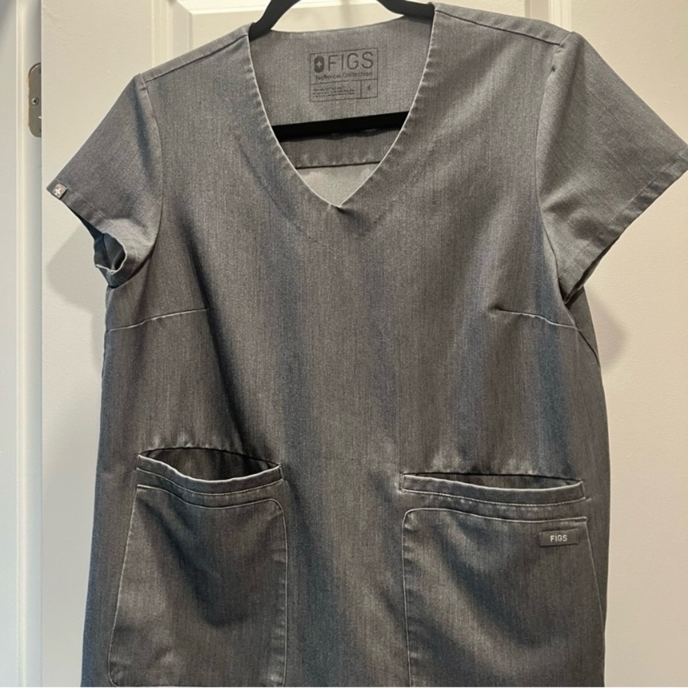 Figs Charcoal V-Neck Scrub Top